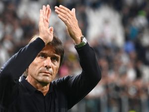 Napoli's Italian head coach Antonio Conte gestures at the end of the Italian Serie A football match between Juventus and Napoli at Juventus Stadium in Turin on September 21, 2024. (Photo by Isabella BONOTTO / AFP)