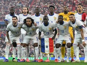 France's players pose for a picture during the UEFA Euro 2024 semi-final football match between Spain and France at the Munich Football Arena in Munich on July 9, 2024. (Photo by Fabrice COFFRINI / AFP)