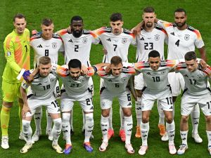 Germany's players pose prior the UEFA Euro 2024 Group A football match between Switzerland and Germany at the Frankfurt Arena in Frankfurt am Main on June 23, 2024. (Photo by JAVIER SORIANO / AFP)