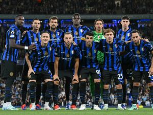 Inter Milan players pose for a team photo ahead of the UEFA Champions League, league phase football match between Manchester City and Inter Milan at the Etihad stadium, in Manchester, north-west England, on September 18, 2024 (Photo by Paul ELLIS / AFP)