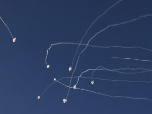  كريات شمونة تعرضت لقصف مكثف بنحو 50 صاروخا