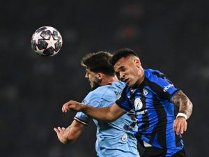 Manchester City's Portuguese defender #3 Ruben Dias (L) vies to header the abll against Inter Milan's Argentinian forward #10 Lautaro Martinez during the UEFA Champions League final football match between Inter Milan and Manchester City at the Ataturk Olympic Stadium in Istanbul, on June 10, 2023. (Photo by Paul ELLIS / AFP)