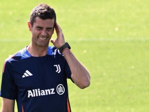 Juventus’ Italian coach Thiago Motta takes part in a training session at JTC Continassa in Turin on the eve of their League Phase, Matchday 1 of UEFA Champions League football match against PSV Eindhoven, on September 16, 2024. (Photo by MARCO BERTORELLO / AFP)