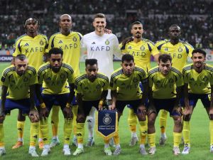 Al-Nassr players pose for a team picture during the AFC Champions League Elite West Region football match between Iraq's Al-Shorta and Saudi Arabia's Al-Nassr at the Al-Madina Stadium in Baghdad's Sadr City on September 16, 2024. (Photo by AHMAD AL-RUBAYE / AFP)
