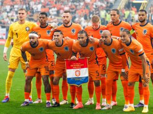 pose prior to the UEFA Euro 2024 semi-final football match between the Netherlands and England at the BVB Stadion in Dortmund on July 10, 2024. (Photo by Odd ANDERSEN / AFP)