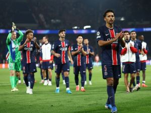 Paris Saint-Germain's Brazilian defender #05 Marquinhos (R) leads Paris Saint-Germain's players as they acknowledge the crowd at the end of the UEFA Champions League 1st round day 1 football match between Paris Saint-Germain (PSG) and Girona FC at the Parc des Princes Stadium, in Paris, on September 18, 2024. (Photo by Franck FIFE / AFP)