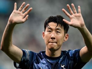 Tottenham Hotspur's captain Son Heung-Min waves to fans after a friendly football match between Tottenham Hotspur and Bayern Munich at the Seoul World Cup Stadium in Seoul on August 3, 2024. (Photo by Anthony WALLACE / AFP)