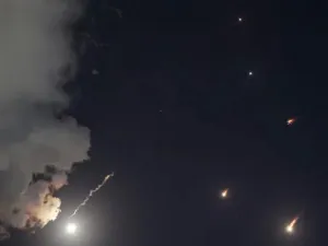 إيران