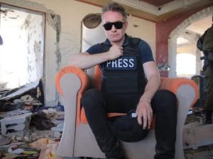 British journalist sparks controversy by sitting on Yahya Sinwar's chair