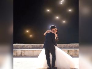 Photo shows a Lebanese couple during wedding with alleged Iranian missiles in the background. (X/@Chaf97) Lebanese couple celebrates wedding under Iranian missiles