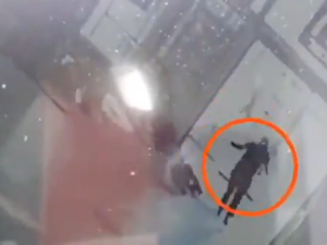 Watch: Israeli border guards flee amid Be’er Sheva attack