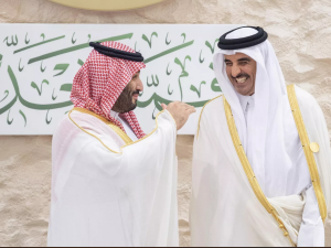 الأمير محمد بن سلمان والشيخ تميم في لقاء سابق