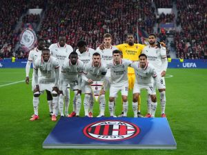 AC Milan players pose for the team photo prior to the UEFA Champions League football match between Bayer 04 Leverkusen and AC Milan in Leverkusen, western Germany on October 1, 2024. (Photo by Pau BARRENA / AFP)