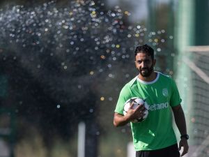 Sporting's coach Ruben Amorim takes part in a training session on the eve of their UEFA Champions League football match against LOSC Lille at Cristiano Ronaldo academy training ground in Alcochete on September 16, 2024. (Photo by PATRICIA DE MELO MOREIRA / AFP)