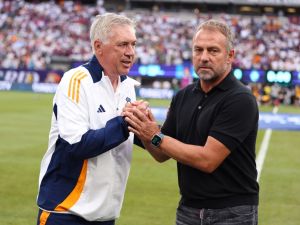 Real Madrid's Italian coach Carlo Ancelotti (L) and FC Barcelona head coach Hansi Flick (R) discuss before the pre-season club friendly football match between Real Madrid and FC Barcelona at MetLife Stadium, in East Rutherford, New Jersey on August 3, 2024. (Photo by Charly TRIBALLEAU / AFP)