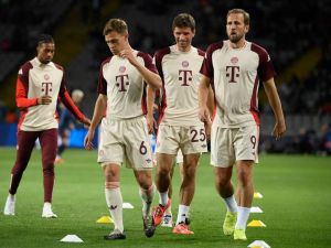 Bayern Munich's German midfielder #06 Joshua Kimmich, Bayern Munich's German forward #25 Thomas Mueller and Bayern Munich's English forward #09 Harry Kane warm up before the UEFA Champions League, league phase day 3 football match between FC Barcelona and FC Bayern Munich at the Estadi Olimpic Lluis Companys in Barcelona on October 23, 2024. (Photo by Josep LAGO / AFP)