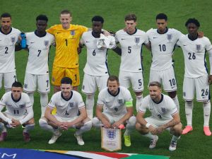 England players pose for a picture during the UEFA Euro 2024 final football match between Spain and England at the Olympiastadion in Berlin on July 14, 2024. (Photo by Odd ANDERSEN / AFP)