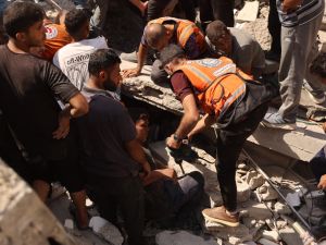 قصف إسرائيلي استهدف مبنى الثقافة الذي يؤوي نازحين في حي الرمال وسط غزة
