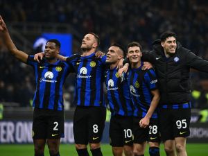 (From L) Inter Milan's Dutch defender #02 Denzel Dumfries, Inter Milan's Austrian forward #08 Marko Arnautović, Inter Milan's Argentine forward #10 Lautaro Martinez, Inter Milan's French defender #28 Benjamin Pavard and Inter Milan's Italian defender #95 Alessandro Bastoni celebrate their team's 1-0 victory after winning the Serie A football match between Inter Milan and Juventus at the San Siro stadium in Milan, on February 4, 2024. (Photo by Isabella BONOTTO / AFP)