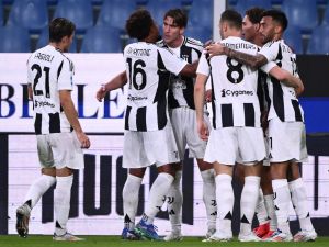 Juventus’ Serbian forward #09 Dusan Vlahovic celebrates with teammates after scoring a goal during the Italian Serie A football match bewteen Genoa and Juventus at the Luigi-Ferraris Stadium, in Genoa on September 28, 2024. (Photo by MARCO BERTORELLO / AFP)