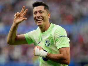 Barcelona's Polish forward #09 Robert Lewandowski celebrates after scoring a hat-trick during the Spanish league football match between Deportivo Alaves and FC Barcelona at the Mendizorroza stadium in Vitoria on October 6, 2024. (Photo by Cesar Manso / AFP)