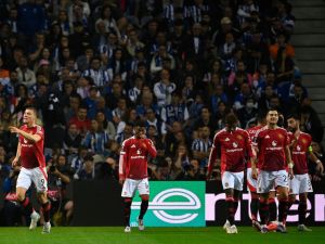 Manchester United's Danish forward #09 Rasmus Hojlund celebrates scoring his team's second goal during the UEFA Europa League 1st round day 2 between FC Porto and Manchester United at the Dragao stadium in Porto on October 3, 2024. (Photo by MIGUEL RIOPA / AFP)