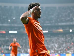 Eintracht Frankfurt's Egyptian forward #07 Omar Marmoush (C) celebrates after scoring Frankfurt's first goal during the UEFA Europa League 1st round day 2 football match between Besiktas JK and Eintracht Frankfurt at the Besiktas Park Stadium in Istanbul on October 3, 2024. (Photo by Ozan KOSE / AFP)