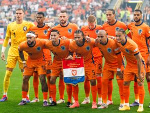 The Netherlands' players pose prior to the UEFA Euro 2024 semi-final football match between the Netherlands and England at the BVB Stadion in Dortmund on July 10, 2024. (Photo by Odd ANDERSEN / AFP)
