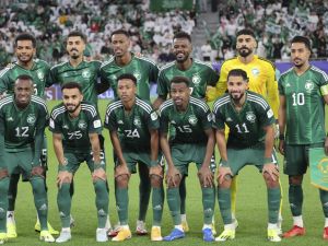 Saudi Arabia's players pose for a group photograph before the start of the Qatar 2023 AFC Asian Cup football match between Saudi Arabia and South Korea at Education City Stadium in al-Rayyan, west of Doha, on January 30, 2024. (Photo by Giuseppe CACACE / AFP)