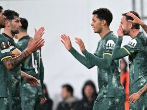 Tottenham Hotspur's Welsh striker #22 Brennan Johnson (3rd R) celebrates with teammates after scoring the 2-0 goal during the UEFA Europa League football match between Ferencvarosi TC and Tottenham Hotspur in Budapest on October 3, 2024. (Photo by Attila KISBENEDEK / AFP)