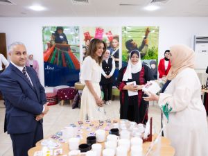الملكة رانيا تزور مركز تمكين المجتمعات التابع لمؤسسة نهر الأردن وتلتقي شباب وأفراد من المجتمع المحلي في العقبة