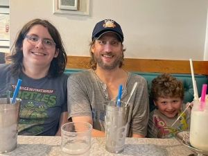 Minnesota man and his children. (X/@EndWokeness) Minnesota man