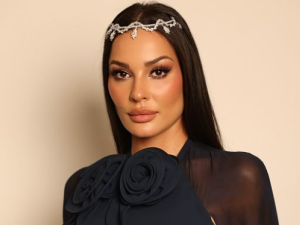 نادين نجيم أميرة من ألف ليلة وليلة في عرض إيلي صعب في موسم الرياض 2024 
