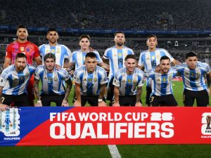 Argentina's players pose for a team photo the 2026 FIFA World Cup South American qualifiers football match between Argentina and Bolivia at the Mas Monumental stadium in Buenos Aires on October 15, 2024. (Photo by Luis ROBAYO / AFP)