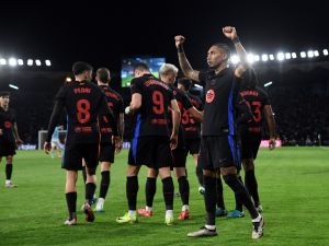 Barcelona's Brazilian forward #11 Raphinha celebrates scoring his team's first goal during the Spanish league football match between RC Celta de Vigo and FC Barcelona at the Balaidos stadium in Vigo on November 23, 2024. (Photo by MIGUEL RIOPA / AFP)