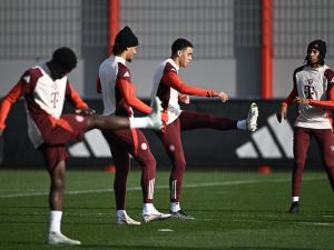 Bayern Munich's German midfielder #42 Jamal Musiala and Bayern Munich's French midfielder #17 Michael Olise (R) attend a training session on the eve of the UEFA Champions League football match FC Bayern Munich vs SL Benfica in Munich, southern Germany, on November 5, 2024. (Photo by Tobias SCHWARZ / AFP)