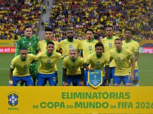 Brazil's players pose for a team photo during the 2026 FIFA World Cup South American qualifiers football match between Brazil and Peru at the Mane Garrincha stadium in Brasilia on October 15, 2024. (Photo by NELSON ALMEIDA / AFP)