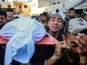 فلسطينيون يشيعون شهيدا في قطاع غزة
