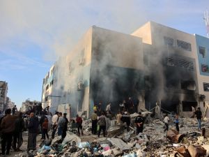 يواجه آلاف الفلسطينيين المحاصرين شمالي قطاع غزة معاناة قاسية تشمل الجوع والخوف المستمر