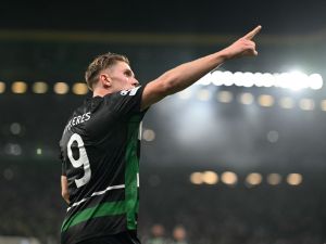 Sporting Lisbon's Swedish forward #09 Viktor Gyokeres celebrates scoring his team's first goal during the UEFA Champions League, league phase day 4 football match between Sporting Lisbon and Manchester City at the Jose Alvalade stadium in Lisbon on November 5, 2024. (Photo by Patricia DE MELO MOREIRA / AFP)