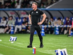 Newcastle United's head coach Eddie Howe instructs his players during an international club friendly football match between Newcastle United and Yokohama F. Marinos at the Japan National Stadium in Tokyo on August 3, 2024. (Photo by Yuichi YAMAZAKI / AFP)