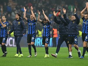 Inter Milan's French defender #28 Benjamin Pavard and Inter Milan's Italian midfielder #23 Nicolo Barella celebrate with teammates after winning the UEFA Champions League football match between Inter Milan and Arsenal at the San Siro stadium in Milan on November 6, 2024. (Photo by Gabriel BOUYS / AFP)
