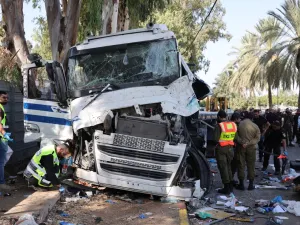 عملية دهس نفذها سائق فلسطيني بشاحنة في "تل ابيب"