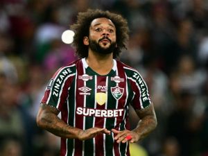 Fluminense's defender Marcelo gestures during the Copa Libertadores group stage second leg football match between Brazil's Fluminense and Peru's Alianza Lima at the Maracana Stadium in Rio de Janeiro, Brazil, on May 29, 2024. Left-back Marcelo, 36, ended his contract with Fluminense on November 2, 2024 the Rio de Janeiro club said, a day after the defender had a falling out with the team's coach, former Brazil national team manager Mano Menezes. (Photo by Pablo PORCIUNCULA / AFP)