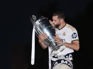 Real Madrid's Spanish defender #06 Nacho Fernandez celebrates with the trophy their 15th Champions League win, one day after beating Borussia Dortmund in London, on Cibeles square in Madrid on June 2, 2024. (Photo by Thomas COEX / AFP)