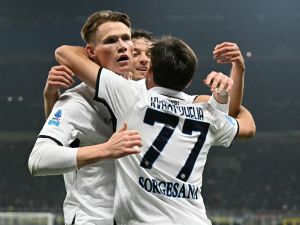 Napoli's Scottish midfielder #08 Scott Mc Tominay celebrates scoring his team's first goal with Napoli's Georgian forward #77 Khvicha Kvaratskhelia during the Italian Serie A football match between Inter Milan and Napoli at San Siro stadium in Milan, on November 10, 2023. (Photo by Gabriel BOUYS / AFP)