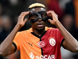 Galatasary’s Nigerian forward #45 Victor Osimhen adjusts his mask after scoring a goal during the UEFA Europa League, League phase - Matchday 4, football match between Galatasaray and Tottenham at the Ali Sami Yen Spor Kompleksi in Istanbul on November 7, 2024. (Photo by Ozan KOSE / AFP)