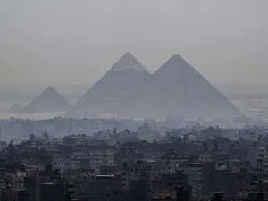  تكسير أحد أحجار هرم خوفو بمحافظة الجيزة
