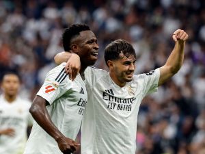 Real Madrid's Brazilian forward #07 Vinicius Junior (L) celebrates scoring his team's fourth goal, with Real Madrid's Moroccan forward #21 Brahim Diaz, during the Spanish league football match between Real Madrid CF and CA Osasuna at the Santiago Bernabeu stadium in Madrid on November 9, 2024. (Photo by OSCAR DEL POZO / AFP)