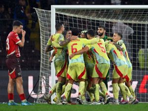 Spanish players celebrate their victory at the end of the UEFA Nations League football match between Switzerland and Spain at Geneva stadium in Geneva, on September 8, 2024. (Photo by Fabrice COFFRINI / AFP)